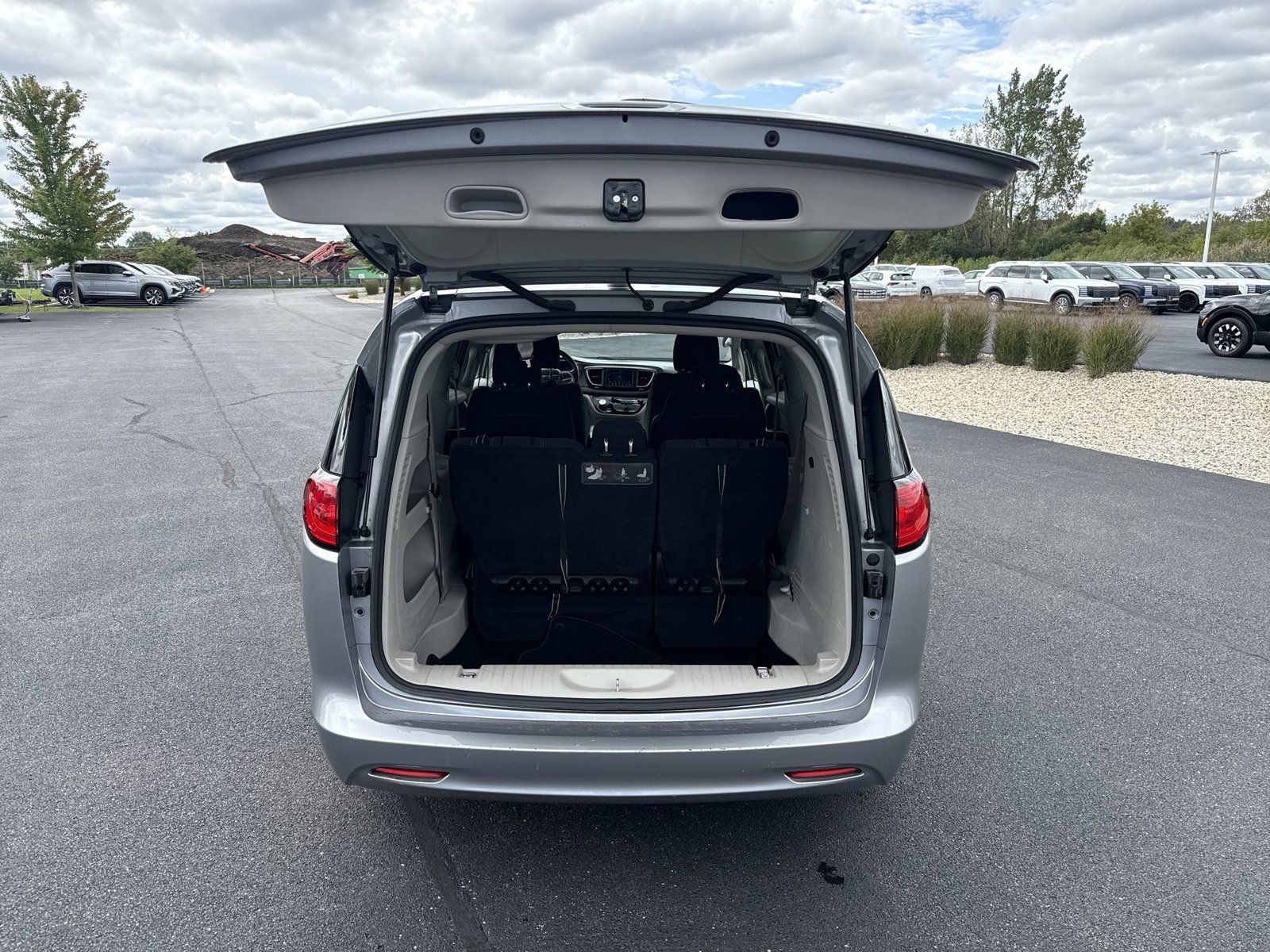 Used 2021 Chrysler Voyager LX FWD image 24