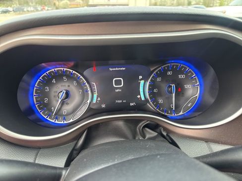 Used 2019 Chrysler Pacifica Touring-L w/ Advanced Safetytec Group image 13