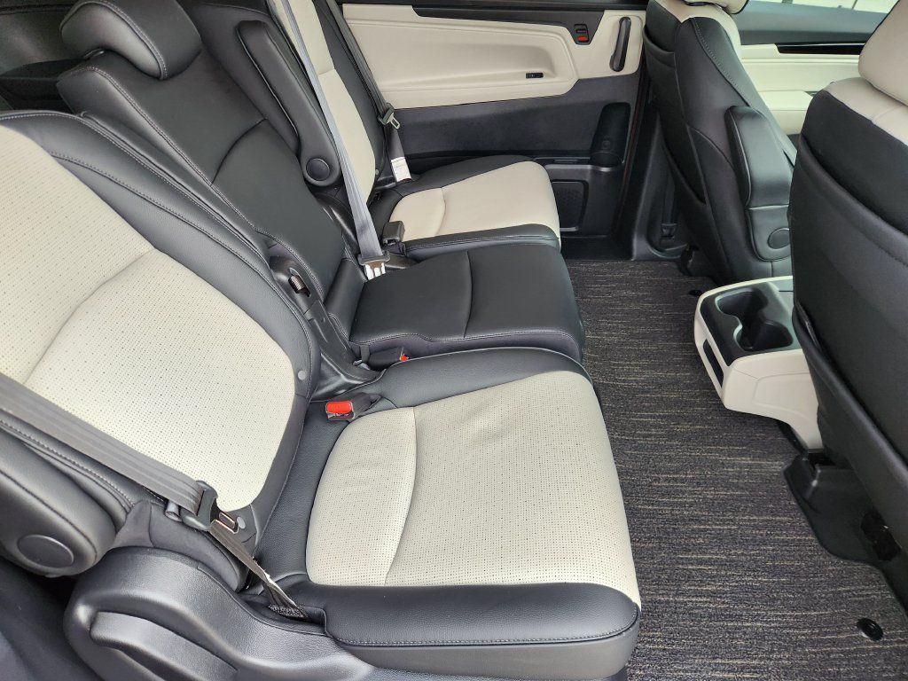 Used 2025 Honda Odyssey Elite image 32