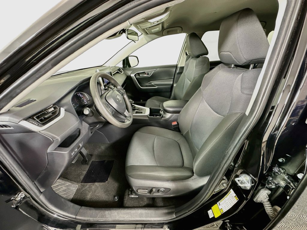 Used 2025 Toyota RAV4 XLE FWD image 21
