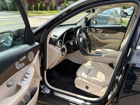 Used 2021 Mercedes-Benz GLC 300 4MATIC image 22