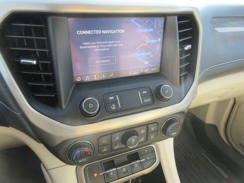 Certified 2022 GMC Acadia Denali w/ Denali Ultimate Package AWD/4WD image 32