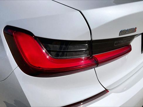 Used 2021 BMW 330i Sedan w/ M Sport Package RWD image 28