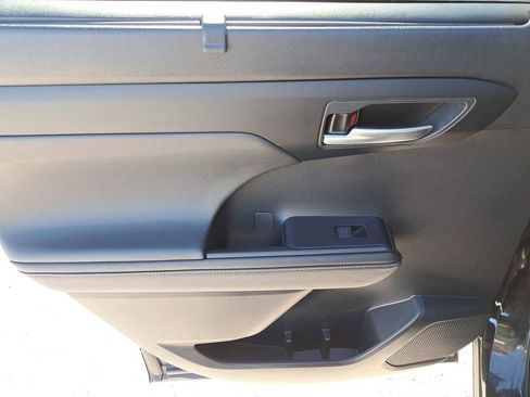 Used 2023 Toyota Highlander XSE image 8