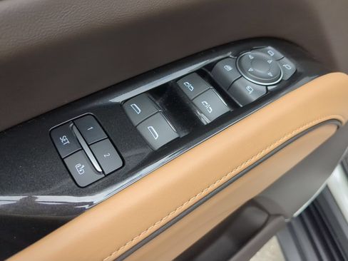 Used 2023 Cadillac Escalade Premium Luxury AWD/4WD image 22