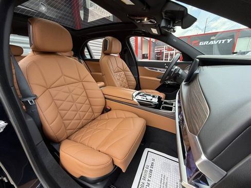 Used 2023 BMW 740i w/ Parking Assistance Package image 34