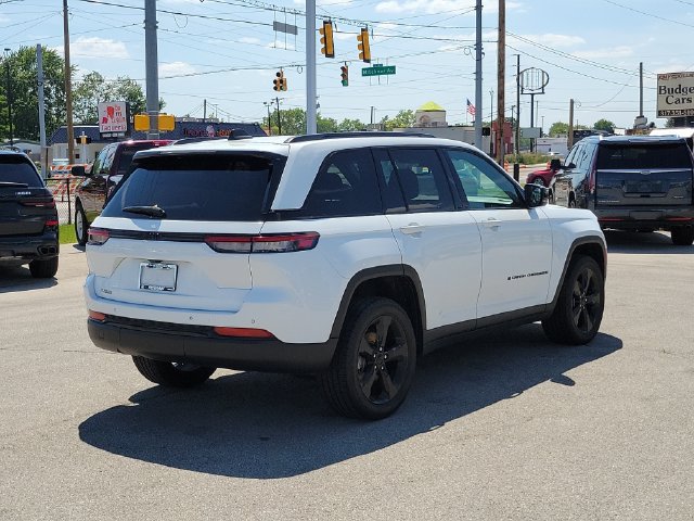 Used 2023 Jeep Grand Cherokee Altitude RWD image 6