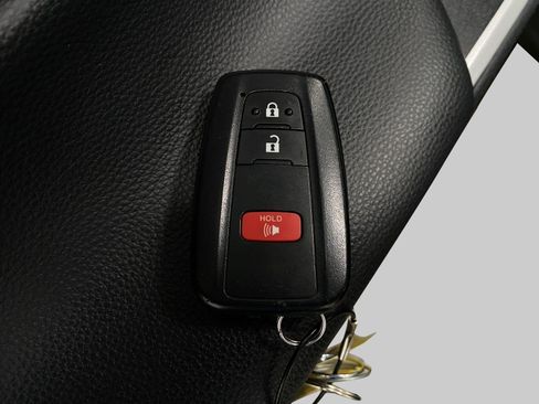 Used 2025 Toyota RAV4 XLE AWD/4WD image 29