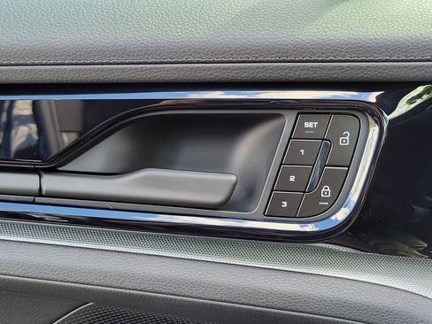 Used 2026 Porsche Panamera 4 image 26