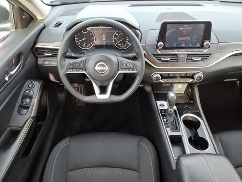 Used 2024 Nissan Altima 2.5 SV image 19