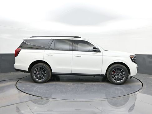 New 2025 Ford Expedition Platinum w/ Stealth Performance Package image 22