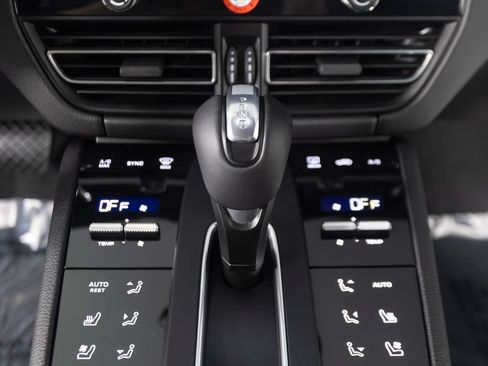 Certified 2026 Porsche Macan Turbo AWD/4WD image 26