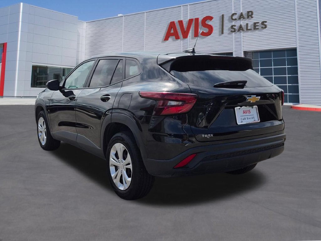 Used 2025 Chevrolet Trax LS FWD image 9