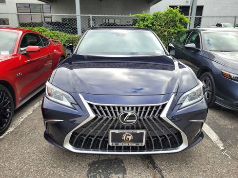 Used 2024 Lexus ES 300h w/ Premium Package image 2