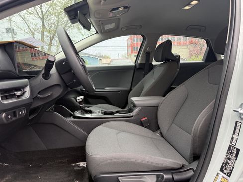 Used 2025 Kia K4 LXS image 9