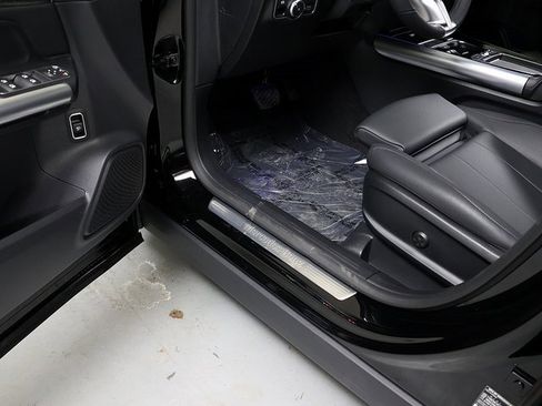 Used 2025 Mercedes-Benz GLA 250 4MATIC image 25