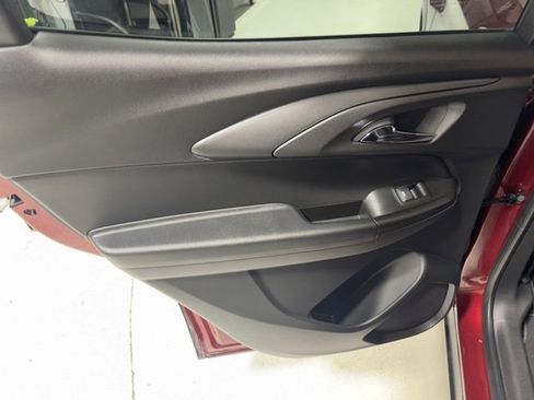 Used 2025 Chevrolet TrailBlazer LT w/ Driver Confidence Package image 22