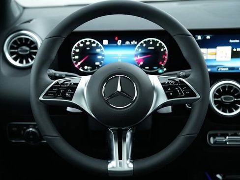 Used 2026 Mercedes-Benz GLA 250 4MATIC image 23