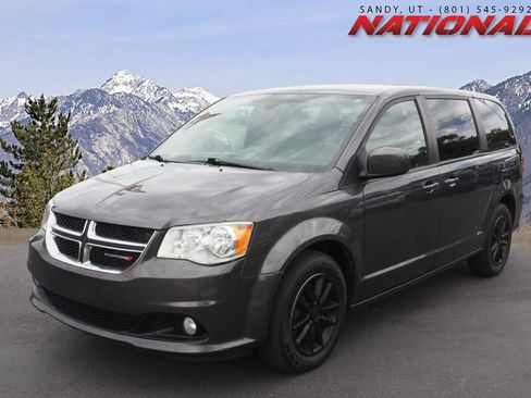 Used 2020 Dodge Grand Caravan SE FWD image 1
