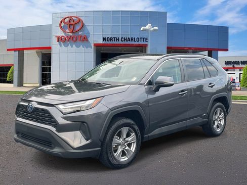 Used 2022 Toyota RAV4 XLE w/ Convenience Package AWD/4WD image 5