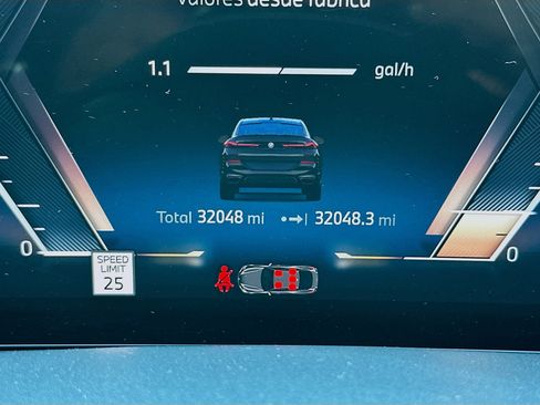 Used 2025 BMW X6 xDrive40i w/ Climate Comfort Package image 12