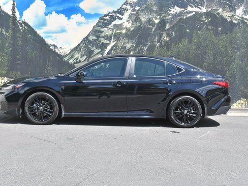 Used 2025 Toyota Camry SE w/ Multimedia Upgrade Package AWD/4WD image 7