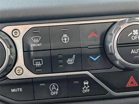 Used 2024 Jeep Wrangler Rubicon w/ Safety Group image 27