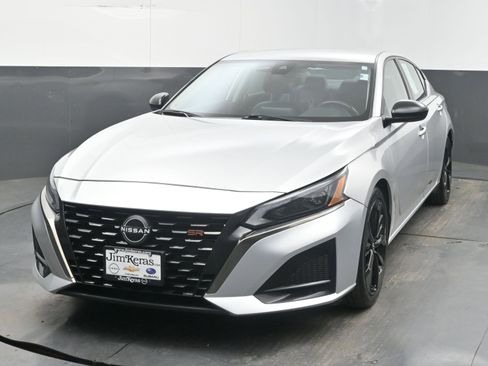 Used 2024 Nissan Altima 2.5 SR FWD image 3
