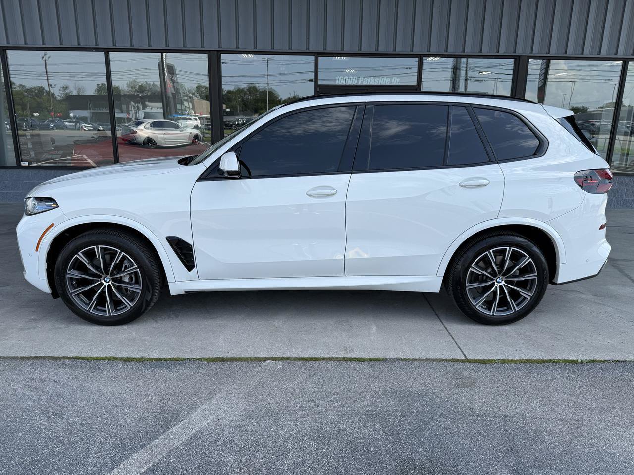 Used 2024 BMW X5 xDrive40i w/ M Sport Package AWD/4WD image 7