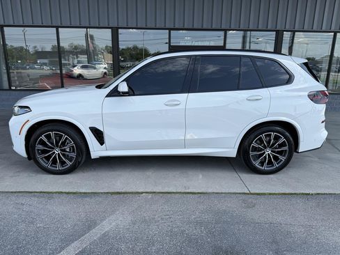 Used 2024 BMW X5 xDrive40i w/ M Sport Package AWD/4WD image 7