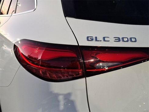 Used 2023 Mercedes-Benz GLC 300 4MATIC image 16
