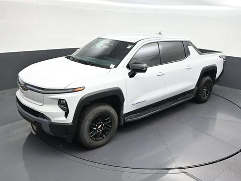 Used 2025 Chevrolet Silverado EV LT AWD/4WD image 16
