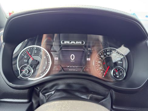 Used 2023 RAM 1500 Laramie AWD/4WD image 18
