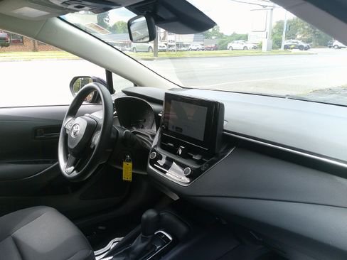 Used 2024 Toyota Corolla LE FWD image 18