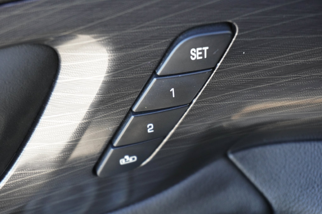 Used 2023 Chevrolet Traverse High Country w/ LPO, Floor Liner Package AWD/4WD image 17