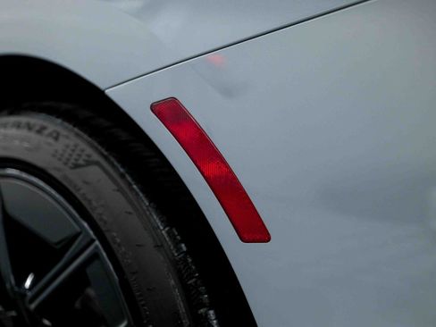 Used 2024 BMW 760i xDrive w/ Executive Package image 32