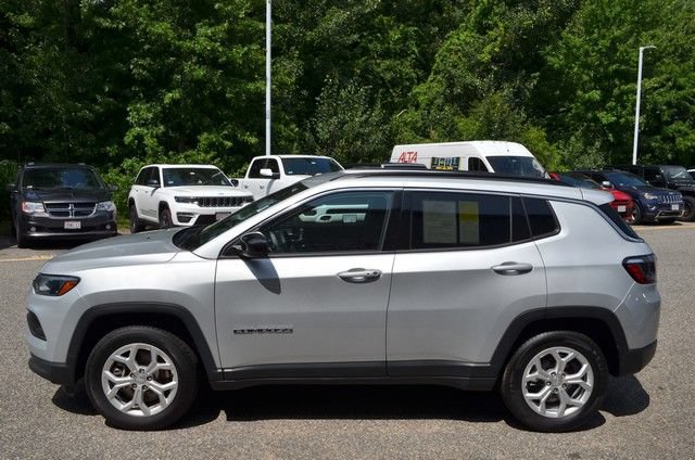 Used 2024 Jeep Compass Latitude AWD/4WD image 5