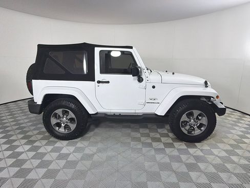 Used 2017 Jeep Wrangler Sahara w/ Dual Top Group AWD/4WD image 4