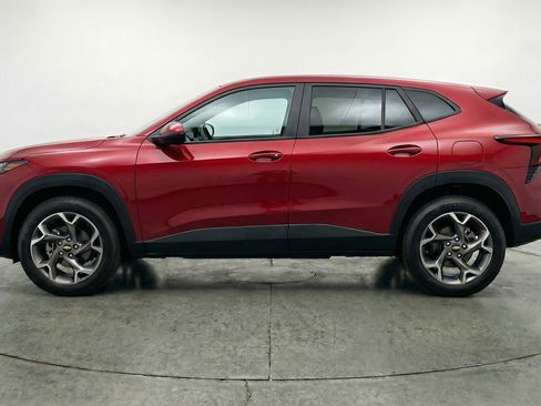 Used 2025 Chevrolet Trax LT w/ LT Convenience Package image 5