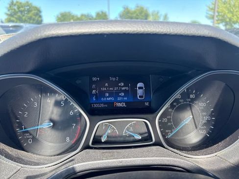 Used 2016 Ford Focus SE w/ SE Cold Weather Package FWD image 17