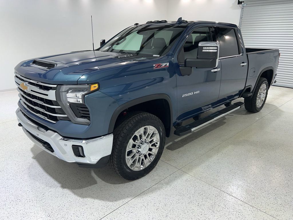Used 2025 Chevrolet Silverado 2500 LTZ w/ LTZ Premium Package AWD/4WD image 1