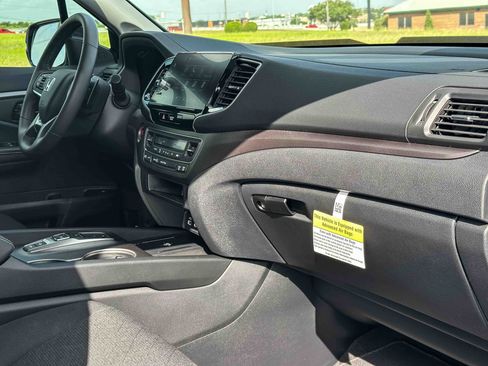 Used 2025 Honda Ridgeline Sport image 23