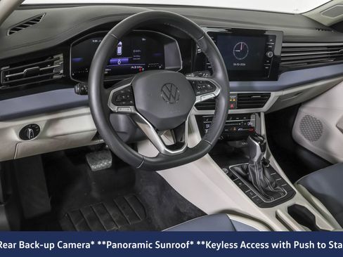 Used 2025 Volkswagen Jetta SE w/ Sunroof Package FWD image 5