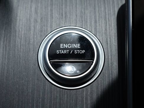 Used 2025 Mercedes-Benz C 300 Sedan image 34