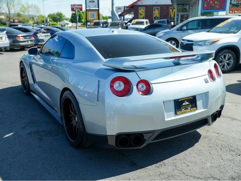Used 2009 Nissan GT-R Premium AWD/4WD image 9