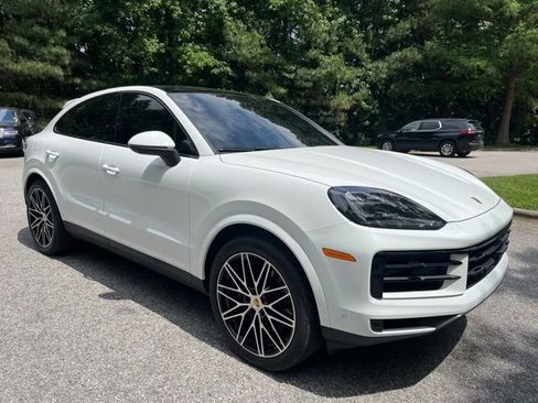 Used 2024 Porsche Cayenne Coupe AWD/4WD image 2