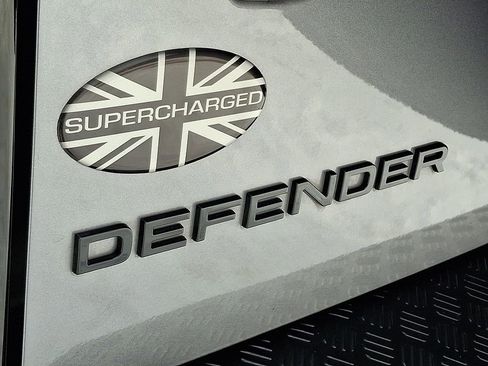 Used 2024 Land Rover Defender 110 S image 30