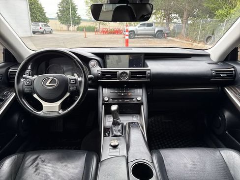 Used 2017 Lexus IS 300 AWD image 11
