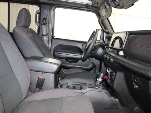 Used 2025 Jeep Wrangler Unlimited Rubicon AWD/4WD image 37