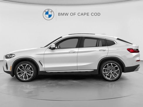 Used 2024 BMW X4 xDrive30i w/ Premium Package AWD/4WD image 3